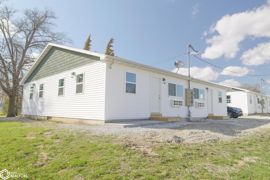 10994 115th Ave in Burlington, IA - Building Photo