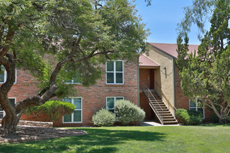 Mesa Village Apartments in El Paso, TX - Building Photo - Building Photo