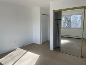 26 Rose Ln, Unit Side Apt in Staten Island, NY - Foto de edificio - Building Photo