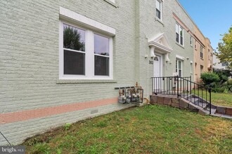 303 Seaton Pl NE in Washington, DC - Building Photo - Building Photo