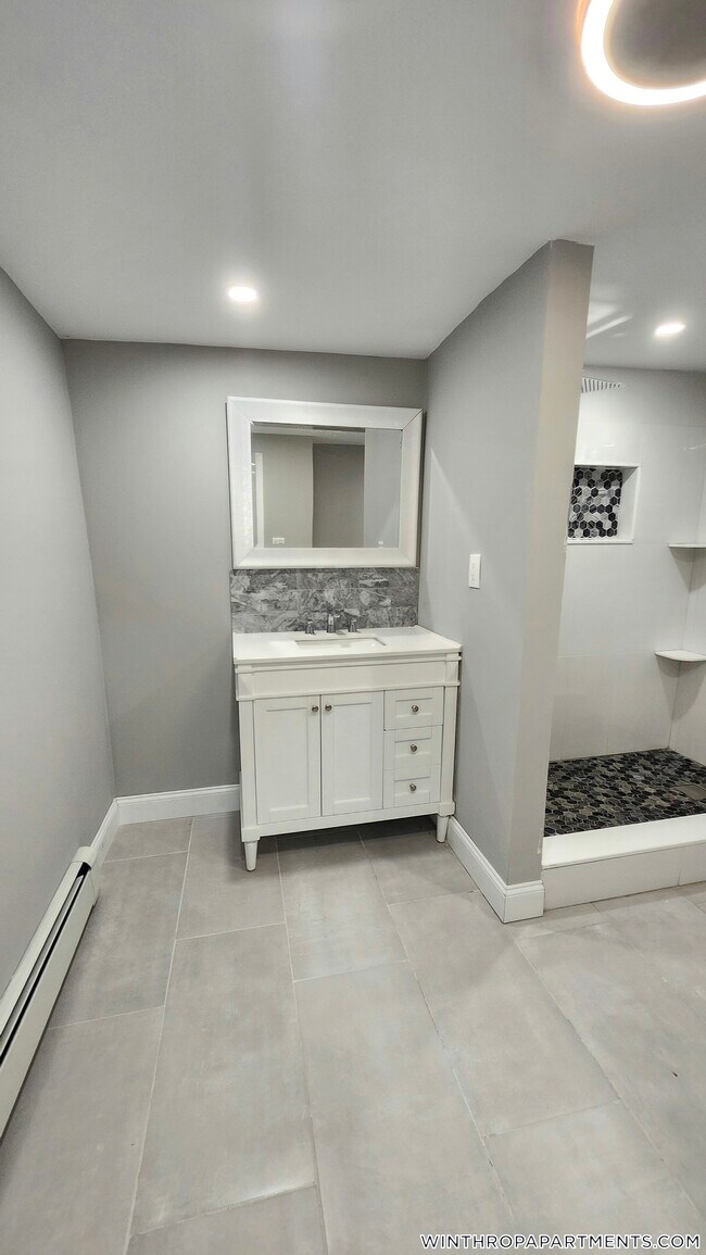 290 River Rd-Unit -1 in Winthrop, MA - Building Photo - Building Photo