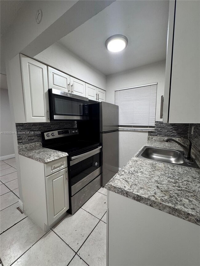 2137 Hayes St in Hollywood, FL - Building Photo - Building Photo