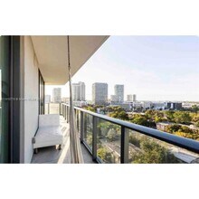 501 NE 31st St in Miami, FL - Foto de edificio - Building Photo