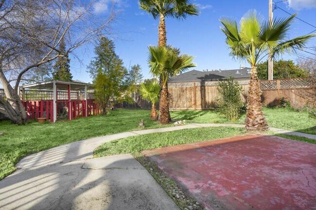 12680 Paseo Olivos in Saratoga, CA - Building Photo - Building Photo