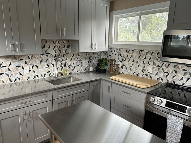 60885 SE 27th St in Bend, OR - Building Photo - Building Photo