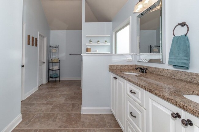 property at 5461 Everlook Cir