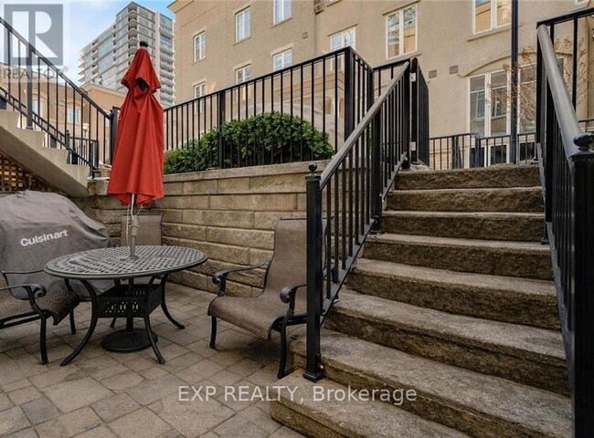 38 Western Battery Rd in Toronto, ON - Building Photo - Building Photo