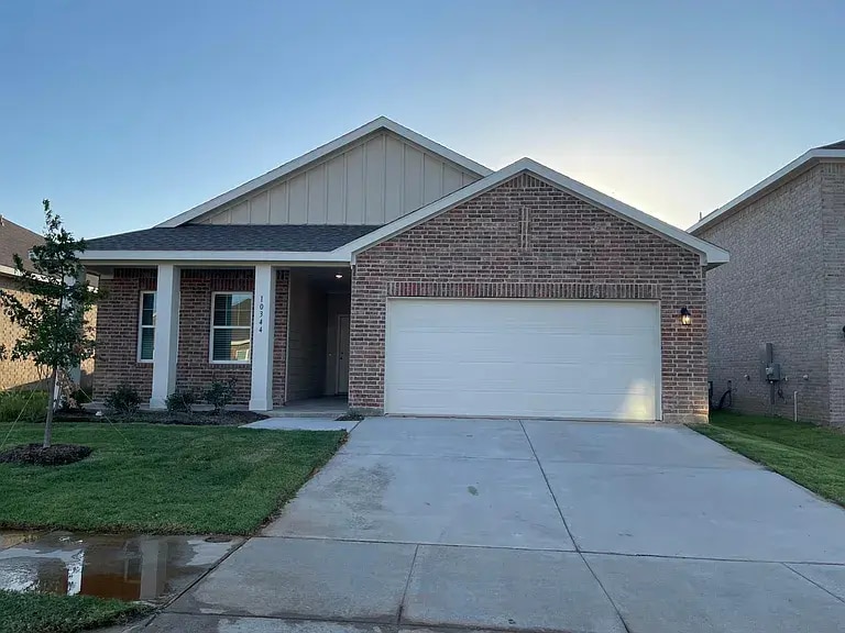 10344 Rosegreen Ln in Crowley, TX - Foto de edificio