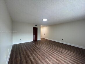 21121 SW 85th Ave, Unit 208 in Cutler Bay, FL - Building Photo - Building Photo