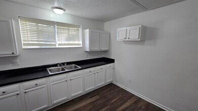 3646 Overton Crossing St in Memphis, TN - Foto de edificio - Building Photo