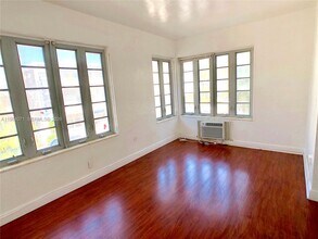 901 Collins Ave in Miami Beach, FL - Building Photo - Building Photo