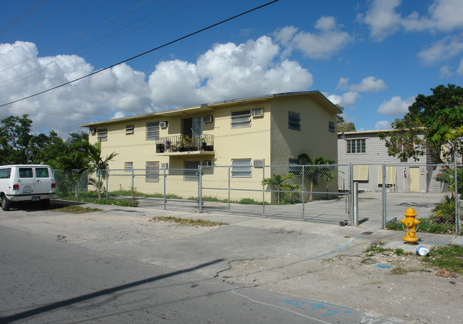 7611 NE 2nd Ct in Miami, FL - Building Photo - Building Photo