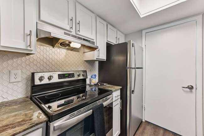 The Lantern Apartments in Austin, TX - Foto de edificio - Building Photo