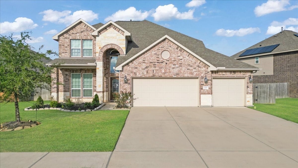 23213 Zinfandel Dr in Alvin, TX - Foto de edificio
