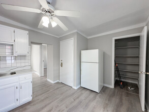 3650 W George St, Unit 2R in Chicago, IL - Building Photo - Building Photo