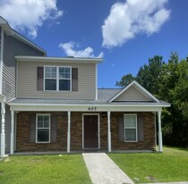 407 Glenhaven Ln in Jacksonville, NC - Building Photo