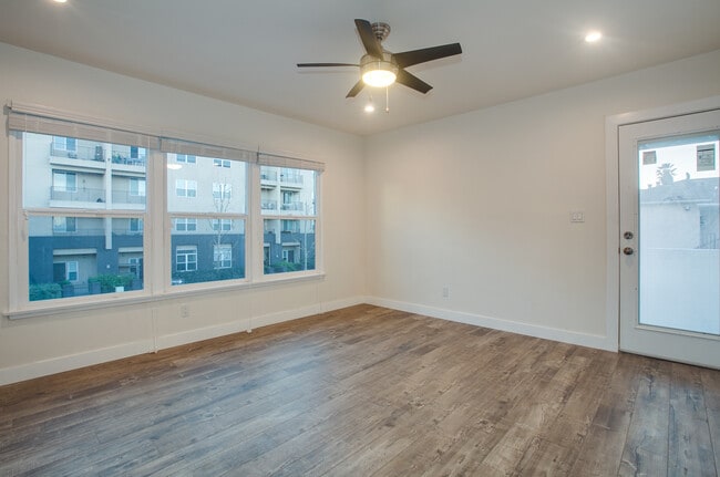 429 W 3rd St in Long Beach, CA - Building Photo - Building Photo