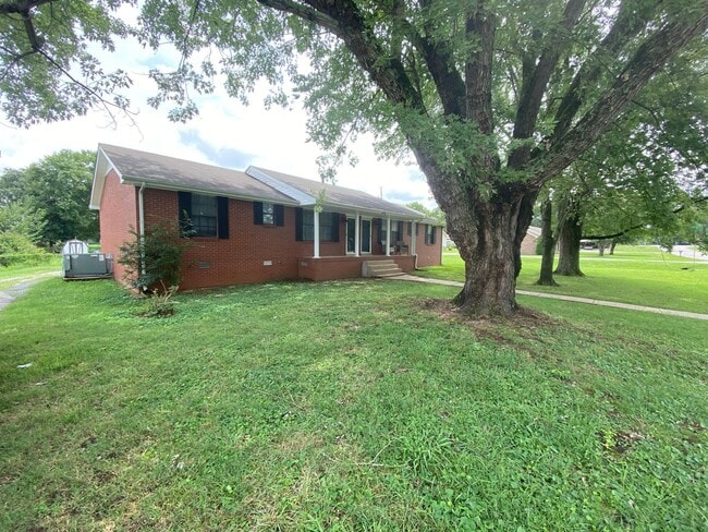 501 Gracy Ave in Smyrna, TN - Building Photo - Building Photo