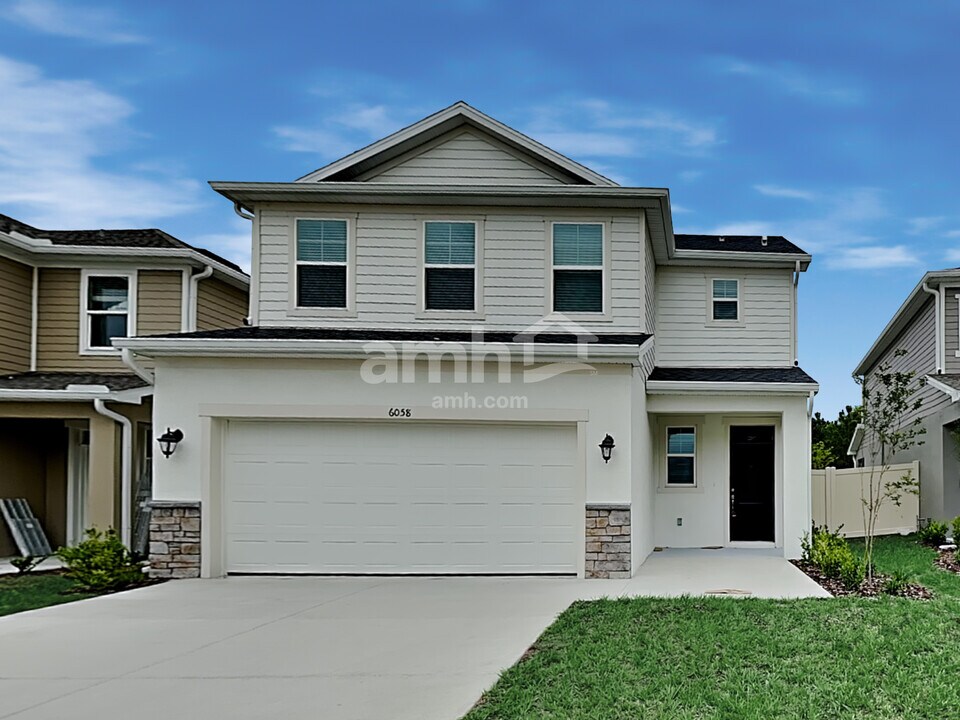 6058 Little Blf Cir in Mascotte, FL - Building Photo