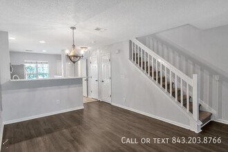 8100 Shadow Oak Dr in North Charleston, SC - Building Photo - Building Photo