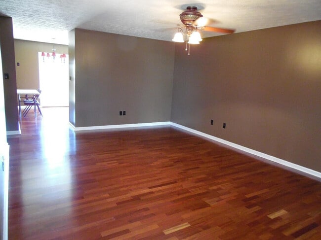 1305 Amherst Dr in Lexington, KY - Foto de edificio - Building Photo