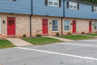 200 E Glendale Ave in Mount Holly, NC - Building Photo - Building Photo
