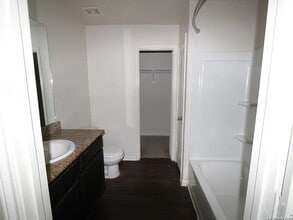 6135 Lakefront in San Antonio, TX - Building Photo - Building Photo