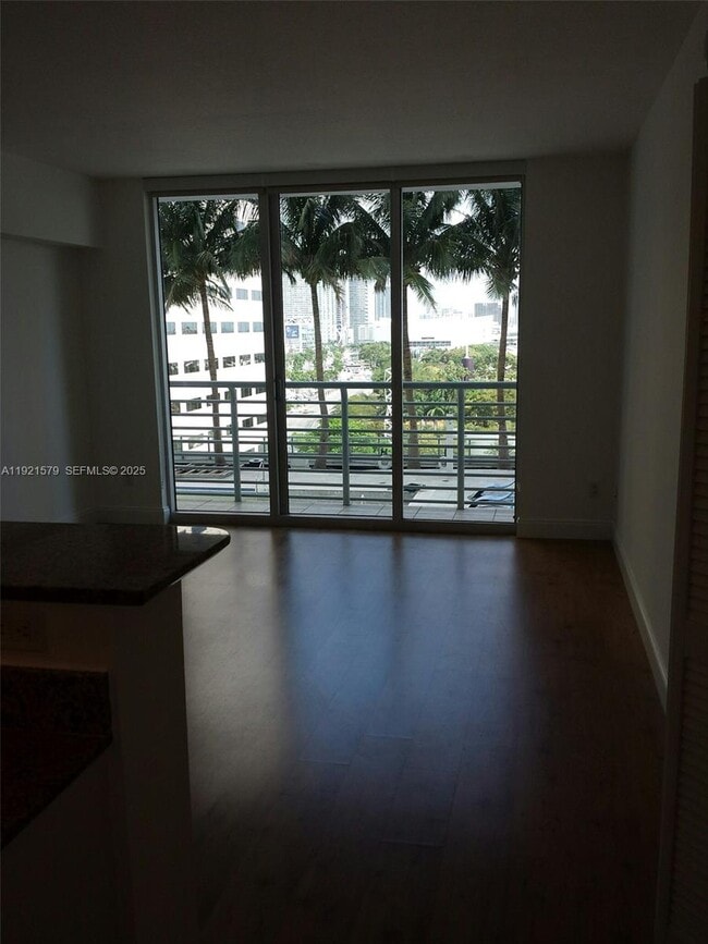 325 S Biscayne Blvd, Unit 1420 in Miami, FL - Building Photo - Building Photo