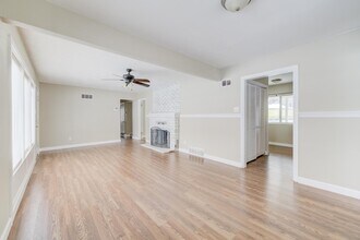 110 De Smet Dr in Florissant, MO - Building Photo - Building Photo