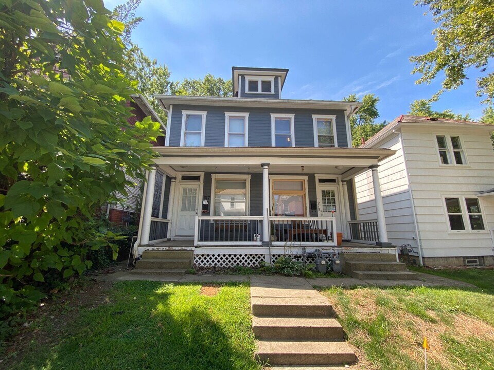 215 E Maynard Ave-Unit -217 in Columbus, OH - Foto de edificio