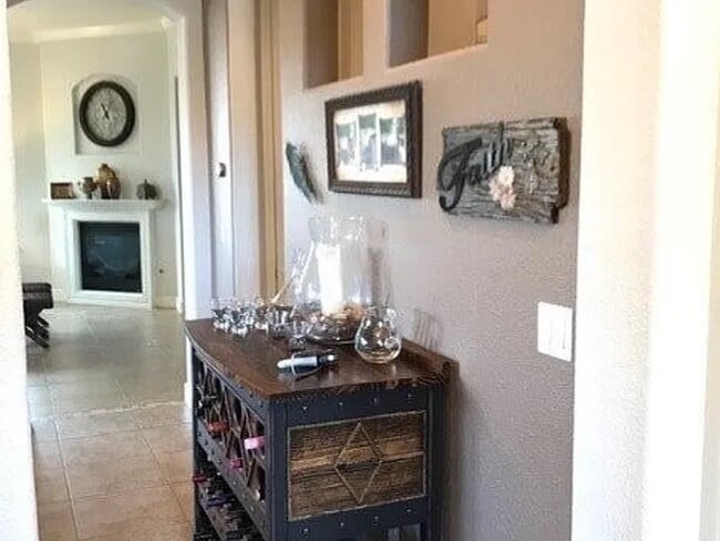 1098 Columbus Way in Lemoore, CA - Foto de edificio - Building Photo