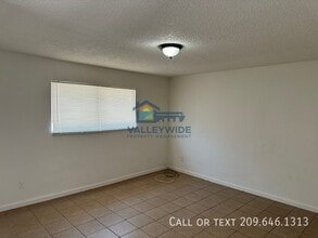 1121 Roselawn Ave in Modesto, CA - Building Photo - Building Photo