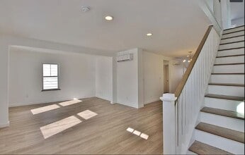 81 W Pierpont St in Kingston, NY - Building Photo - Building Photo