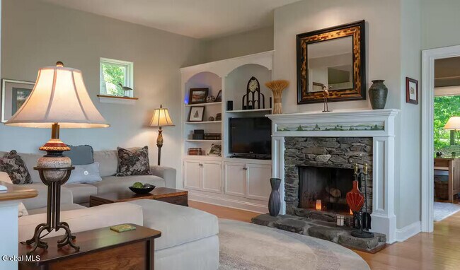 27 Hill Rd in Saratoga Springs, NY - Building Photo - Building Photo