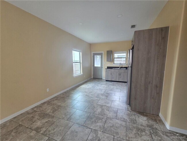 2010 Garden Ridge Dr in Edinburg, TX - Building Photo - Building Photo