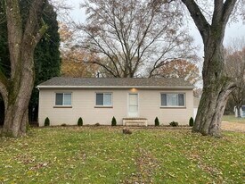 1454 Pin Oak Dr in Akron, OH - Building Photo