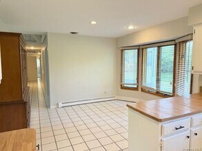 17 Threepence Dr in Melville, NY - Building Photo - Building Photo