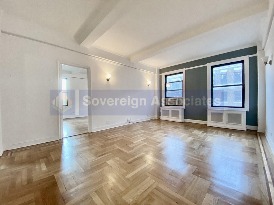 308 W 104th St in New York, NY - Building Photo