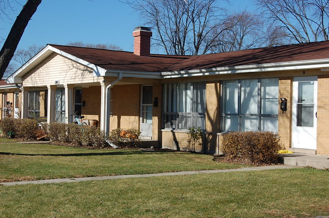 Autumnwood Apartments in Aurora, IL - Building Photo - Building Photo