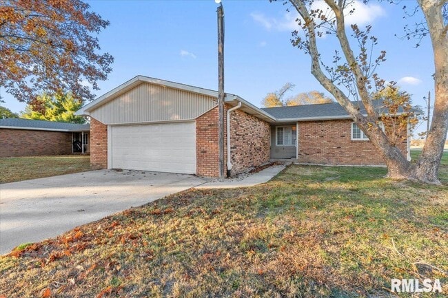 property at 3 Sundowner Ln