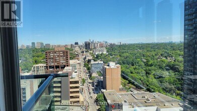 18 Yorkville Ave in Toronto, ON - Building Photo - Building Photo
