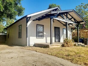2605 Warren Ave in Dallas, TX - Building Photo - Building Photo