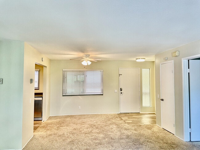 2530 Clairemont Dr in San Diego, CA - Building Photo - Building Photo