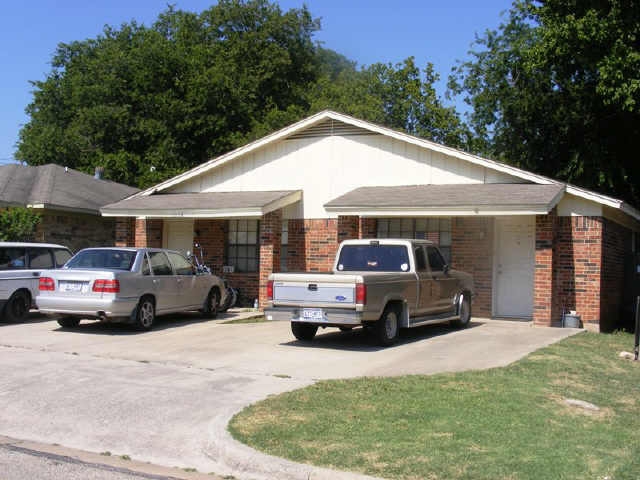 105 West Pl in White Settlement, TX - Building Photo