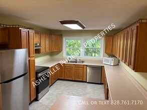 154 Garland St in Waynesville, NC - Foto de edificio - Building Photo