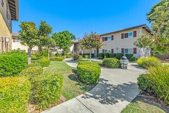 1165 Decker St in El Cajon, CA - Foto de edificio - Building Photo