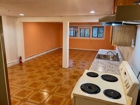 1077 Martinstein Ave in Bay Shore, NY - Building Photo