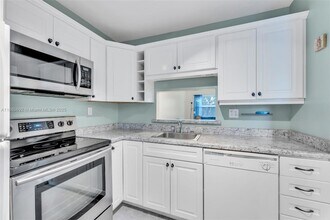 5000 NW 36th St, Unit 506 in Lauderdale Lakes, FL - Building Photo - Building Photo