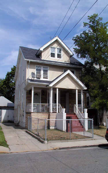 326 Beach 29th St in Far Rockaway, NY - Foto de edificio