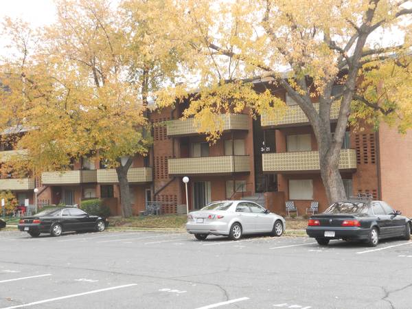 Carlyn Hill Apartments in Falls Church, VA - Foto de edificio